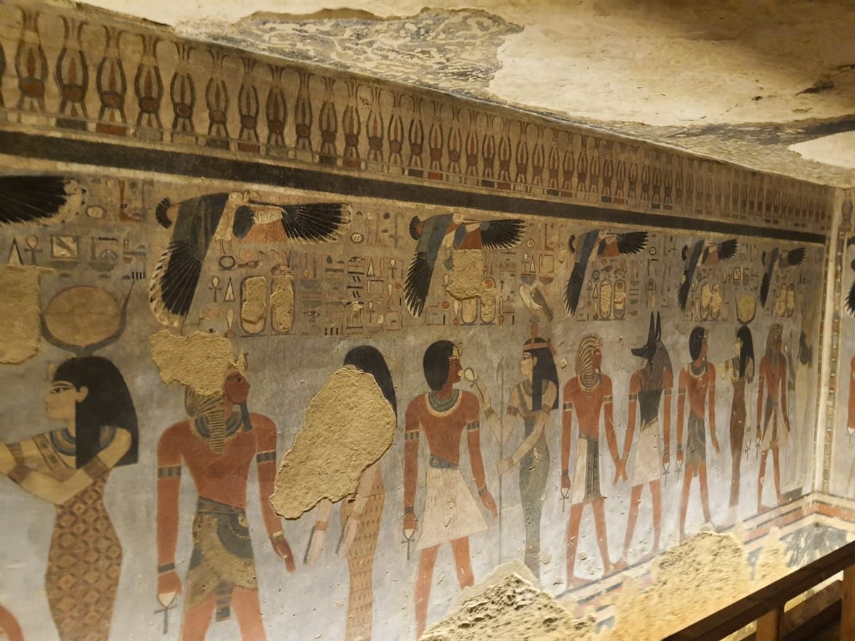 جانب من مقبرة الملك أمنحتب الثالث بالأقصر 