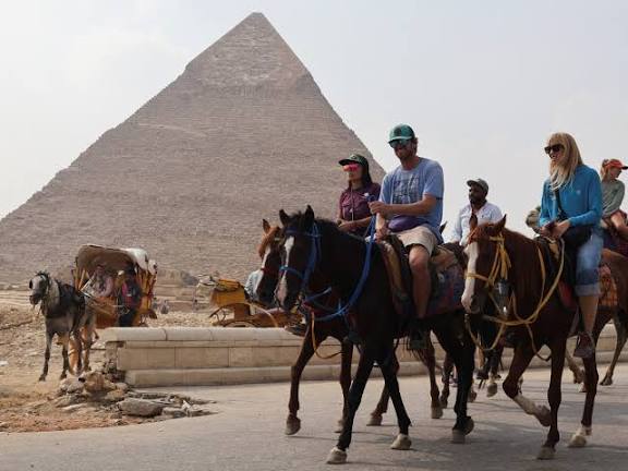 مشاركة أهالي نزلة السمان في الأنشطة السياحية