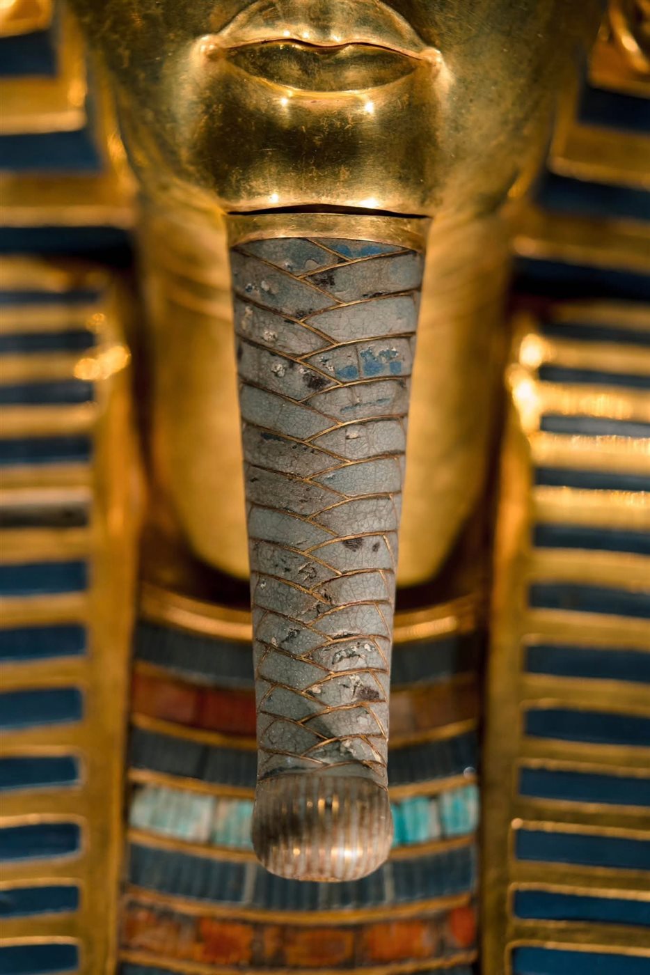 قناع الملك توت عنخ آمون 