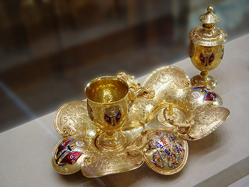 طقم من الذهب للأميرة ملك طوسون