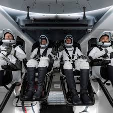 رحلات السياحة الفضائية