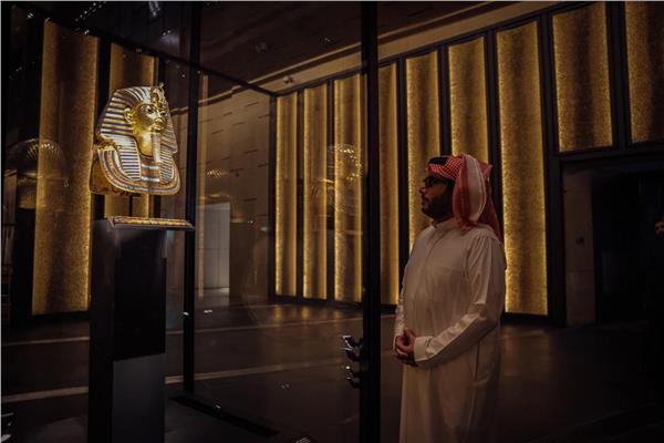 إهداء تاريخي خاص ونادر من تركي آل الشيخ