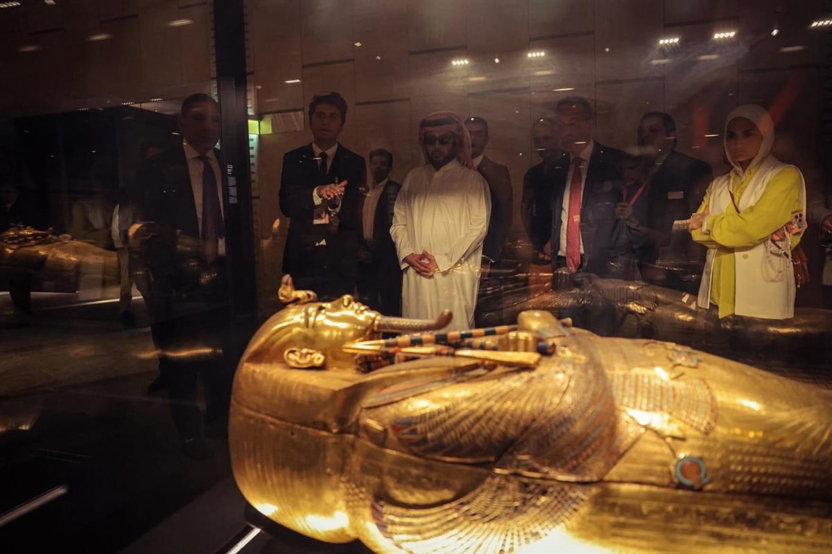 إهداء تاريخي خاص ونادر من تركي آل الشيخ