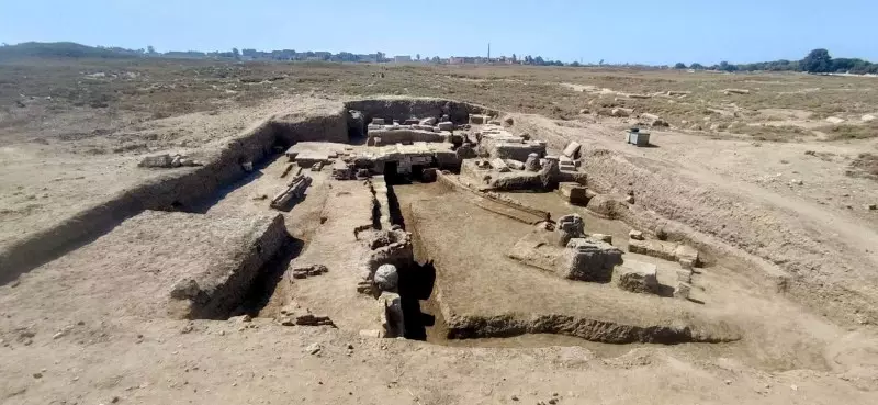 كنوز تحت الرمال في إهناسيا