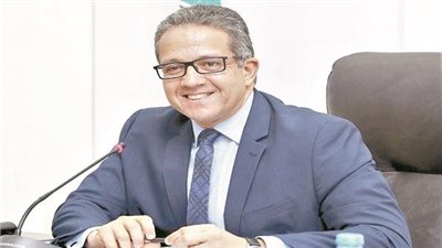 ملف إنجازات استثنائي.. خالد العناني يدخل سباق اليونسكو بثقل مصري وعربي