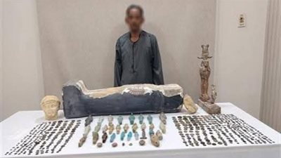 بحوزته كنز فرعوني.. ضبط مزارع ببني سويف بحوزته 533 قطعة أثرية