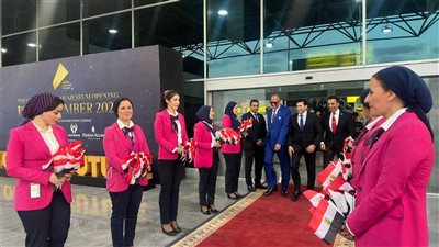 استقبال خاص للمنتخب الوطني بمطار القاهرة بعد التأهل لكأس العالم (صور)