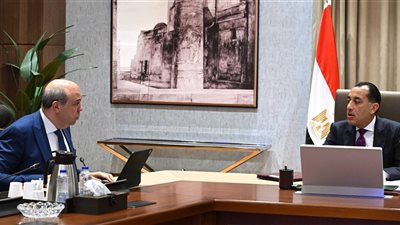 رئيس الوزراء يتابع الموقف التنفيذي لمشروع مبنى 4 بمطار القاهرة الدولي