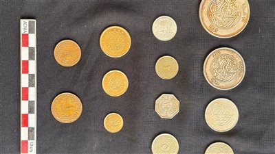 اكتشاف كبسولة نادرة تحتوي على مجموعة عملات تاريخية بحي وسط الإسكندرية