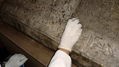 ترميم دقيق لتابوت أثري نادر يعيد اكتشاف جمال الفن المصري