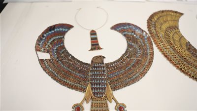 قلادات الملك توت عنخ آمون.. مجوهرات تحمل أسرار الحياة والخلود