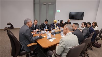 وزير السياحة والآثار يناقش محاور تطوير التدريب مع مسئولي مدرسة لوزان للفندقة