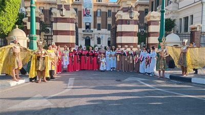 50 شاب.. أتوبيسات مبتكرة تروج لافتتاح المتحف المصري الكبير في القاهرة