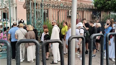 سياح مصر والعالم يتوافدون على التحرير قبل افتتاح المتحف الكبير|صور