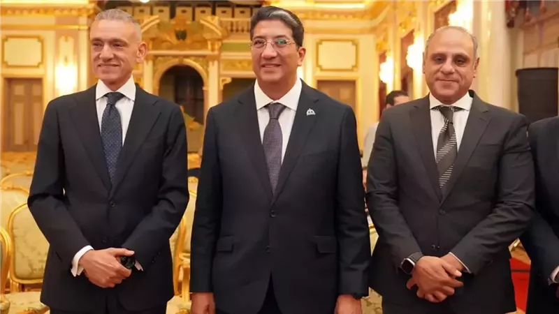 جانب من توقيع البروتوكول