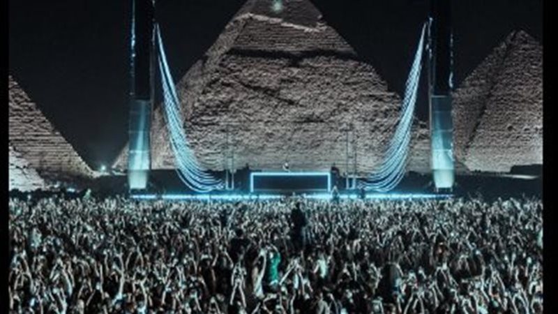 حفل Anyma بالأهرامات