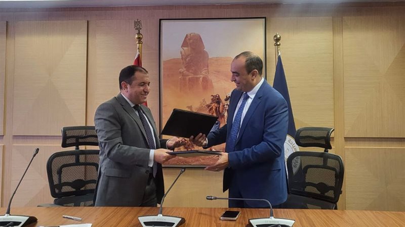 توقيع بروتوكول المجلس