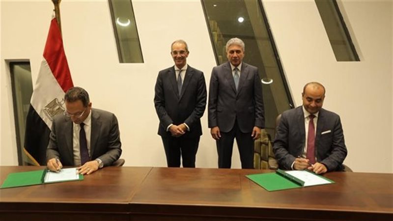 جانب من توقيع البروتوكول