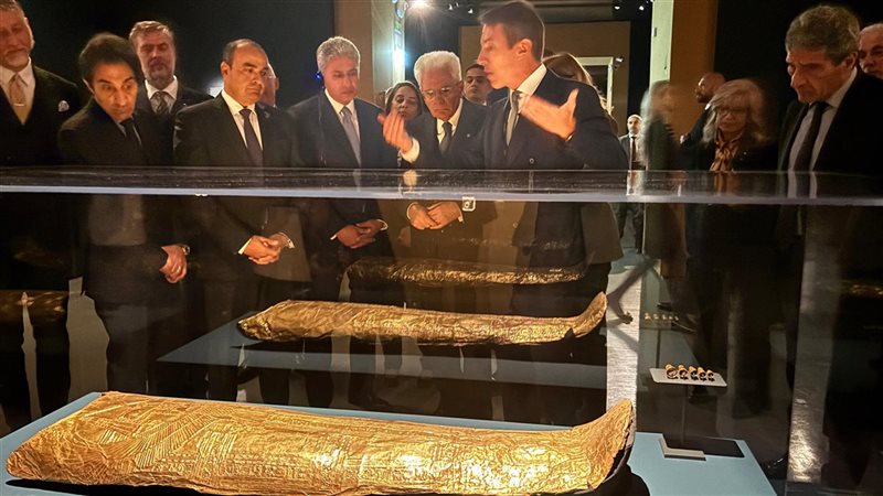 افتتاح معرض كنوز