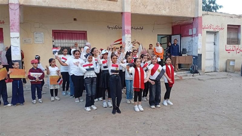 الطلاب فى الاذاعة