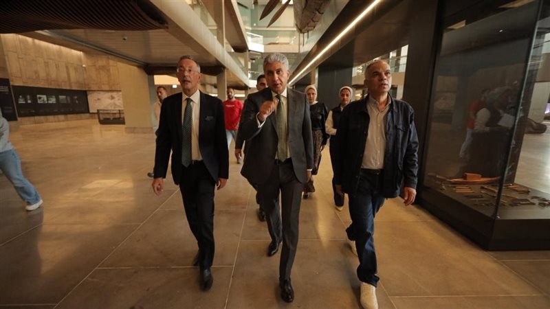 وزير السياحة والآثار