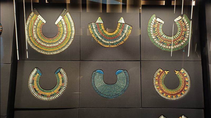 القلادات الذهبية