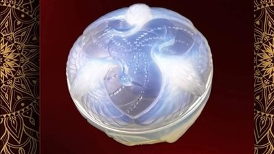 بجعات من زجاج ملكي.. تحفة نادرة تتألق في متحف ركن فاروق