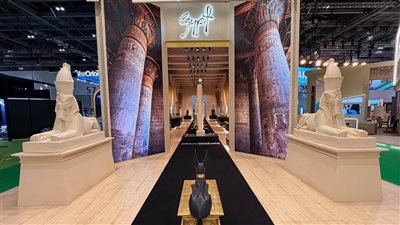 هدايا وتذاكر طيران مجانية.. السياحة تفاجئ زوار الجناح المصري ببورصة لندن