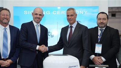 مصر للطيران تتسلم أولى طائرات بوينج 737 ماكس 8 بداية 2026