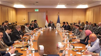 وزير السياحة يناقش تفعيل منظومة التأشيرات الجديدة بمطارات الوصول 