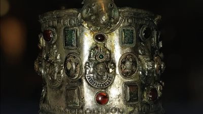 تاج بلانة الفضي.. تحفة ملكية نادرة تكشف تداخل الحضارات في بلاد النوبة