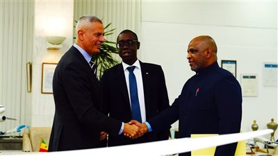 مصر للطيران تبحث خط تشغيل خط مباشر بين القاهرة والسنغال 