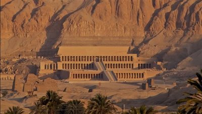 مدير آثار الأقصر يوضح التصميم الجديد لمبنى الدير البحري الحديث