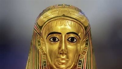قناع ذهبي لمومياء من العصر الروماني يضيء متحف التحرير