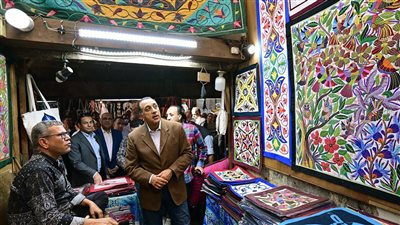 رئيس الوزراء يتفقد أعمال إعادة إحياء منطقة حارة الروم وباب زويلة