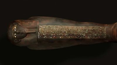 عرض تابوت بيتوزيرس.. تحفة بطلمية تجسد فنون الطقوس الجنائزية المصرية