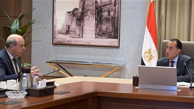 أبرزها طرح المطارات.. رئيس الوزراء يجتمع مع وزير الطيران 