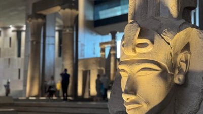 تماثيل غير مكتملة في المتحف المصري الكبير.. حين توقف الزمن فجأة