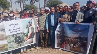 وزير السياحة والاثار يلتقط صورة تذكارية مع البعثة الألمانية فى الأقصر