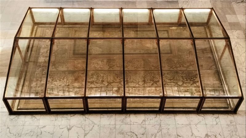 أرضية ملكية 