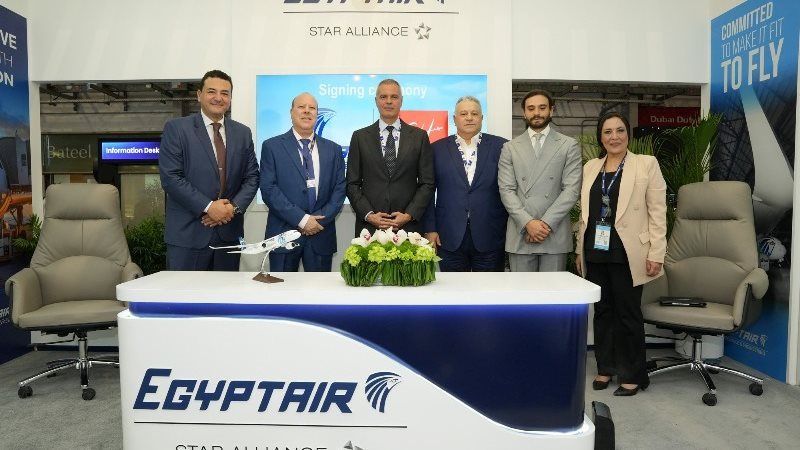 جانب من التوقيع