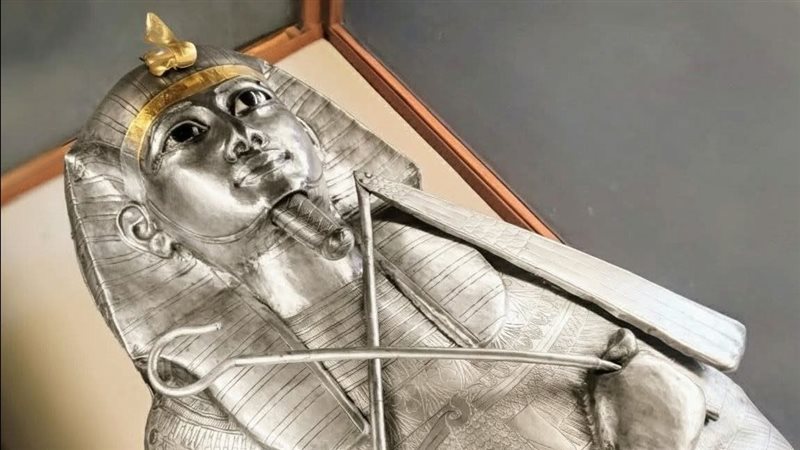 التابوت الفضي للملك