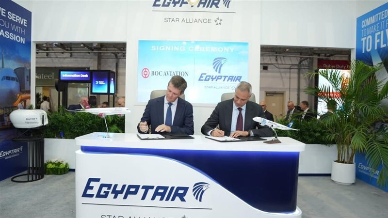 توقيع عقود بيع وإعادة