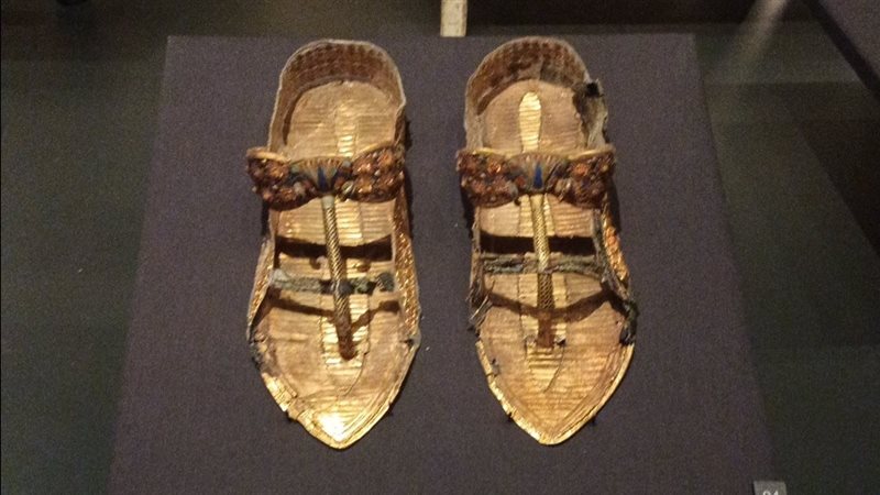 صندل ذهبي للملك توت