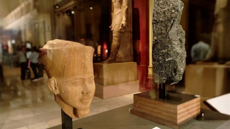 قطع الشهر بالمتحف