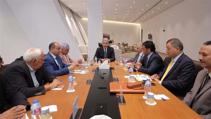اجتماع وزير السياحة