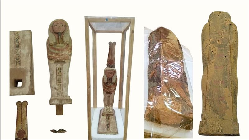 القطع الأثرية 