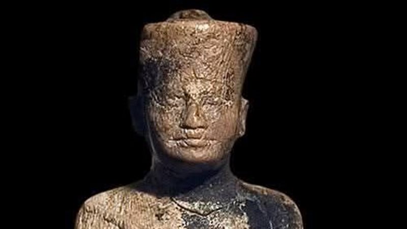 التمثال الأثري