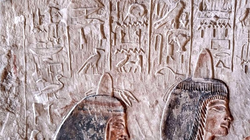 اعمال ترميم قطع أثرية