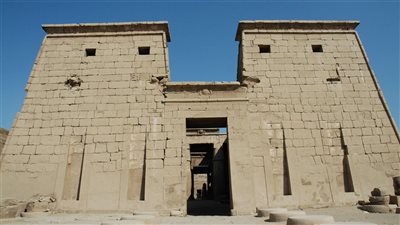 بين صمت التاريخ وروعة النقوش الفرعونية.. رحلة عبر الزمن بمعبد خونسو بالأقصر